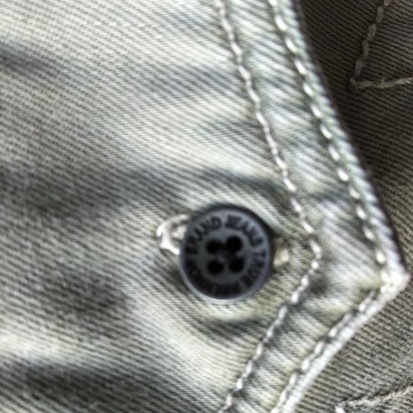 True Religion Rare pale green denim button down in EUC - Picture 4 of 9